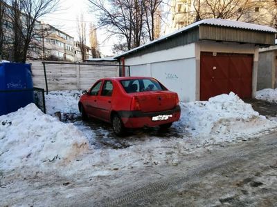 Masina care mi-a furat locul de parcare deszapezit